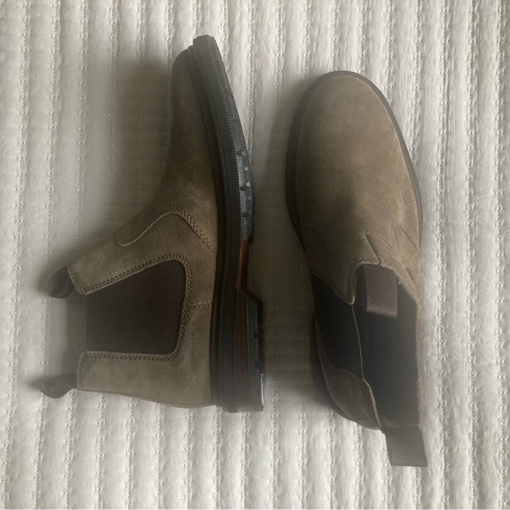 BRAND NEW Men’s Clark’s Chelsea Boots